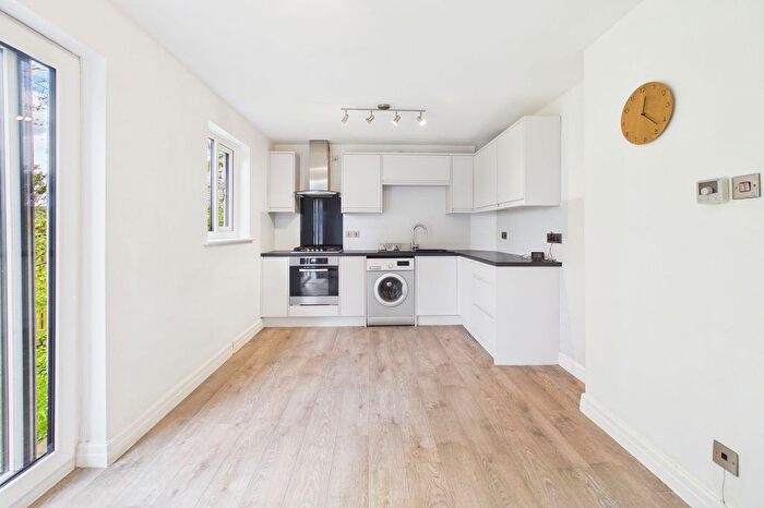 2 Bedroom Flat For Sale In Howe Gardens, Kendal, LA9