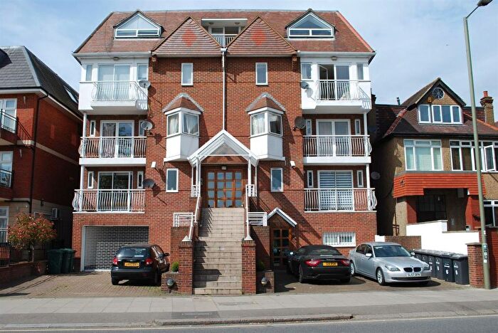 3 Bedroom Flat For Sale In Flat, Highview House, Queens Road, London, London, NW4