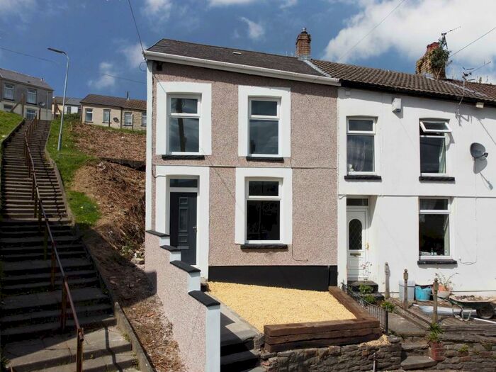 3 Bedroom End Of Terrace House To Rent In School Street, CF39