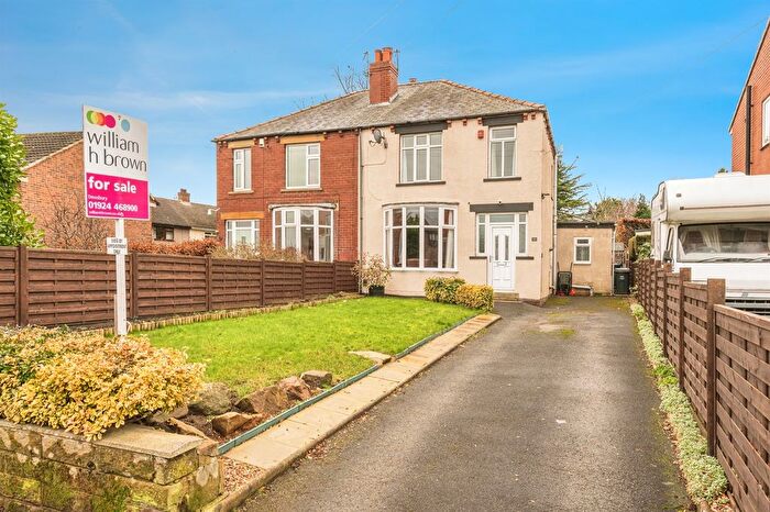 3 Bedroom Semi Detached House For Sale In Valley Road, Thornhill, Dewsbury, WF12