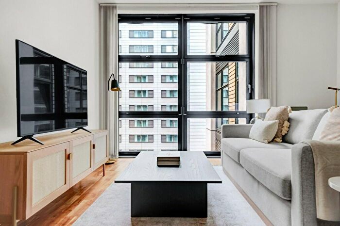 1 Bedroom Apartment To Rent In South Quay Square, London, E14