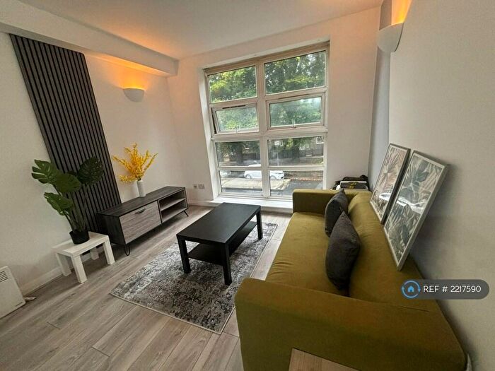 2 Bedroom Flat To Rent In Royce Road, Manchester, M15