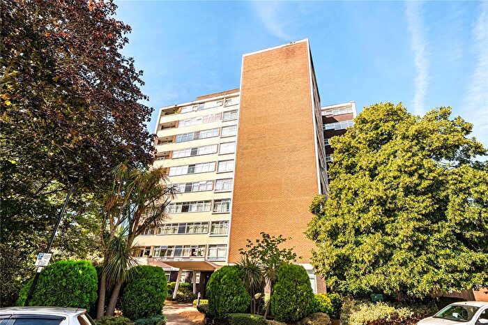 2 Bedroom Flat For Sale In The Knoll, Ealing, W13