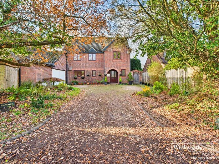 4 Bedroom Detached House For Sale In Goodboys Lane, Grazeley Green, Reading, Berkshire, RG7