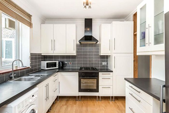3 Bedroom Flat To Rent In St. John's Drive, Earlsfield, SW18