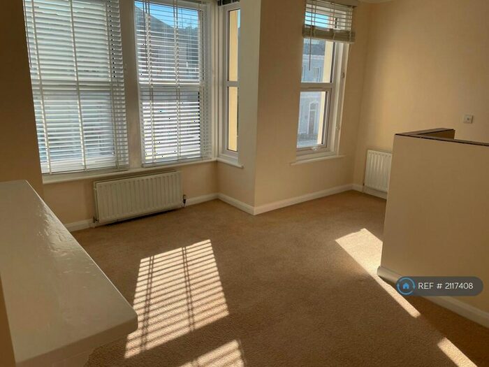 2 Bedroom Flat To Rent In Eriswell Road, Worthing, BN11