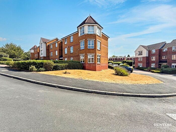 3 Bedroom Flat For Sale In Turnberry Gardens, Tingley, Wakefield, WF3