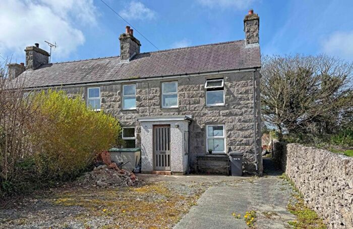 3 Bedroom Semi-Detached House For Sale In Marianglas, Isle Of Anglesey, LL73
