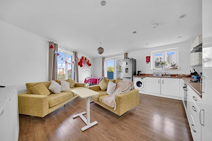 2 Bedroom Flat For Sale In Minter Road, Barking, IG11