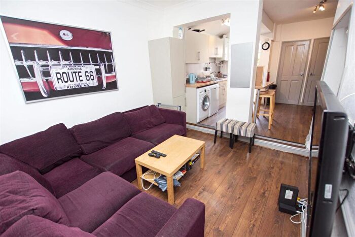 6 Bedroom House To Rent In Dawlish Road, Birmingham, B29