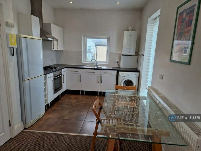 2 Bedroom Flat To Rent In Machen Place, Cardiff, CF11