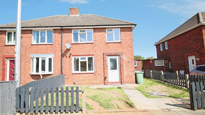 3 Bedroom Semi-Detached House For Sale In Langton Close, Grimsby, DN33