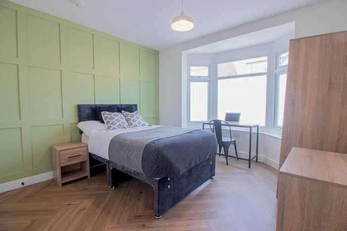 5 Bedroom Semi-Detached House To Rent In Park Street, Beeston, Nottingham, NG9