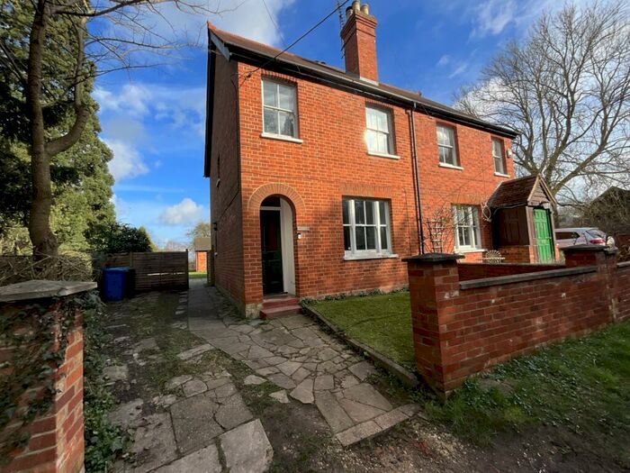 3 Bedroom Semi-Detached House To Rent In Knowl Hill, Reading, Berkshire, RG10