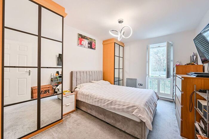 2 Bedroom Flat To Rent In King George Crescent, Wembley, HA0