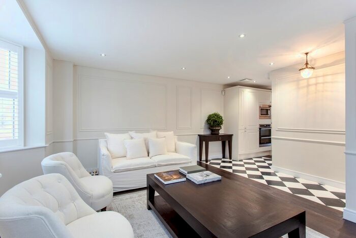 4 Bedroom Detached House To Rent In Griffiths Close, Bushey, WD23