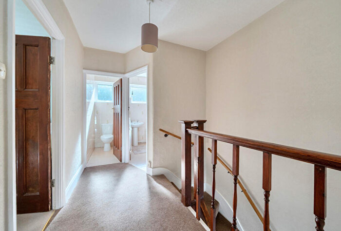 3 Bedroom Terraced House For Sale In Greenwood Close, Morden, SM4
