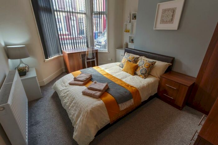6 Bedroom Terraced House To Rent In Kelso Rd, Kensington, L6