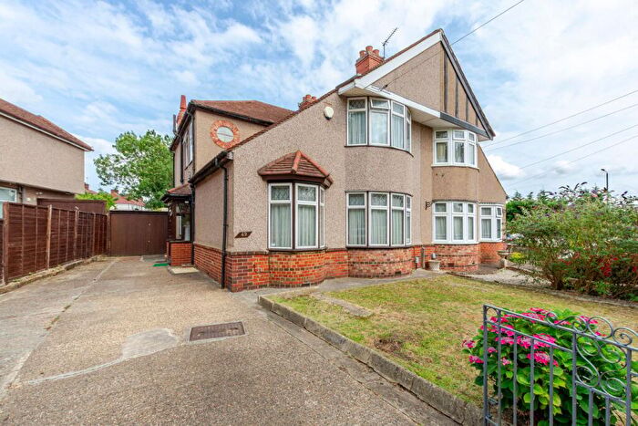 3 Bedroom Semi-Detached House For Sale In Haddon Grove, Sidcup, DA15