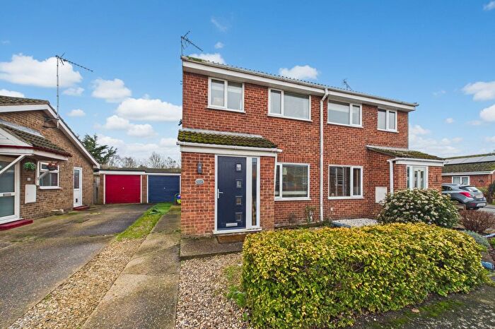 3 Bedroom Semi-detached House For Sale In Carnation Way, Red Lodge, IP28