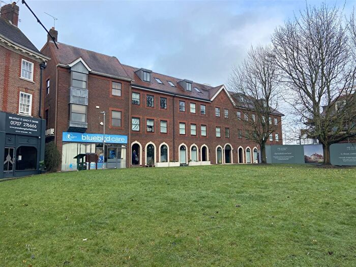 1 Bedroom Flat To Rent In Salisbury Square, Hatfield, AL9