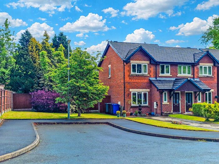 3 Bedroom Semi Detached House For Sale In Greengate Close, Bury, BL9