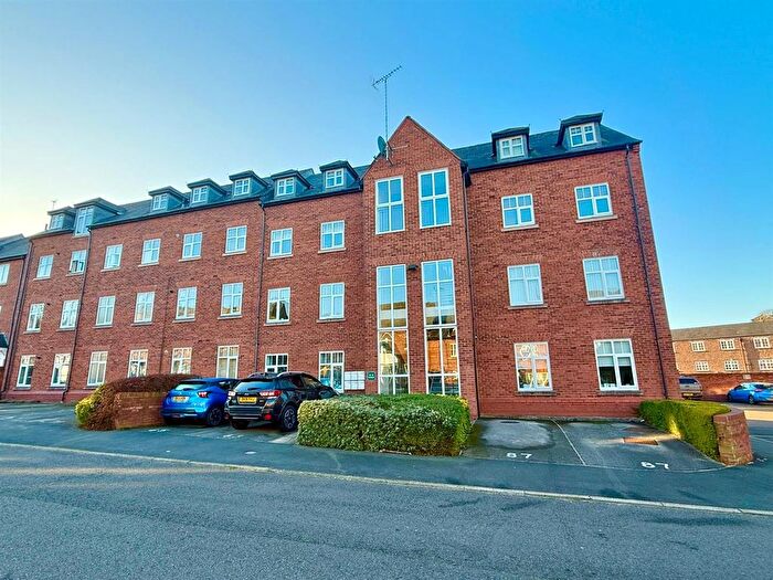 2 Bedroom Flat For Sale In Eastgate, Macclesfield, SK10