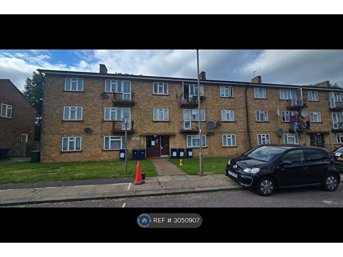 3 Bedroom Flat To Rent In Meadfield, Edgware, HA8