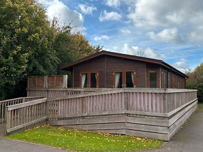 3 Bedroom Lodge For Sale In The Paddock, Brokerswood, BA13