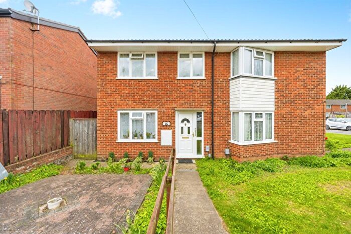 3 Bedroom Semi Detached House For Sale In Farrer Street, Kempston, Bedford, MK42