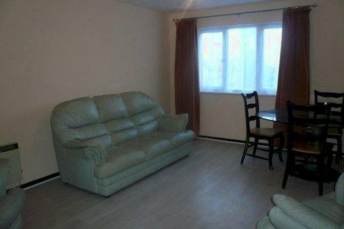 2 Bedroom Flat To Rent In King Arthur Court, Cheshunt, Waltham Cross, EN8