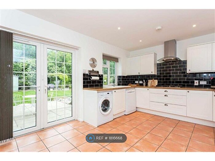 5 Bedroom Semi-Detached House To Rent In Oxford Drive, Ruislip, HA4