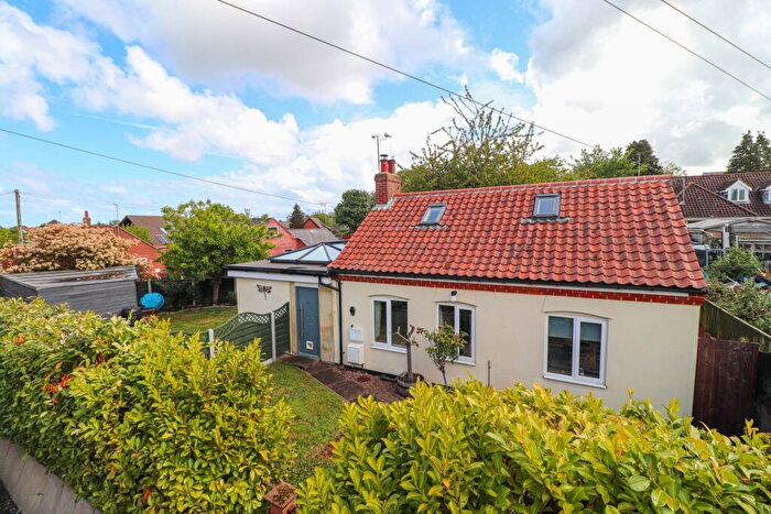 3 Bedroom Chalet For Sale In Marshgate, North Walsham, NR28