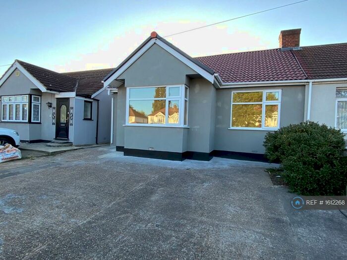 2 Bedroom Bungalow To Rent In Eastern Avenue East, Romford, RM1