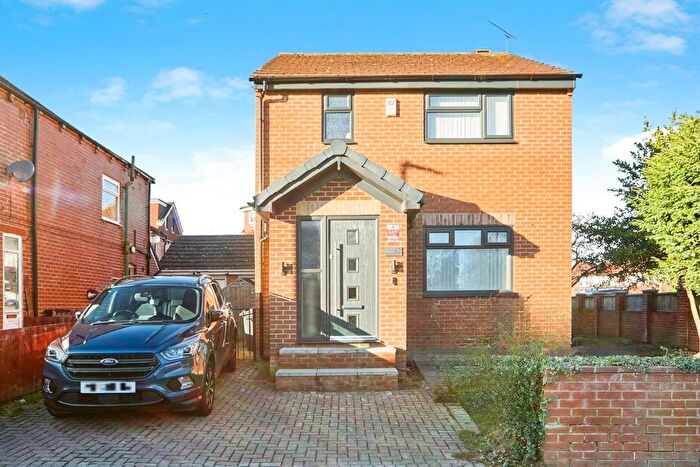 4 Bedroom Detached House For Sale In Grange Park Road, Leeds, LS8