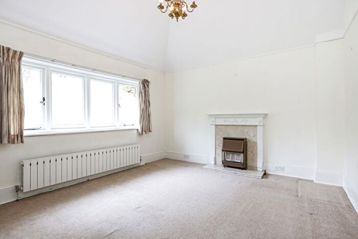 3 Bedroom Flat To Rent In Ridgway, London, SW19