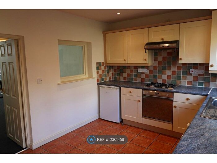 2 Bedroom End Of Terrace House To Rent In High Street, Northampton, NN2