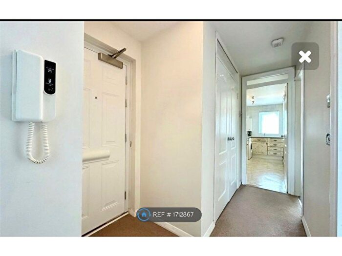 1 Bedroom Flat To Rent In Bell Close, Greenhithe, DA9