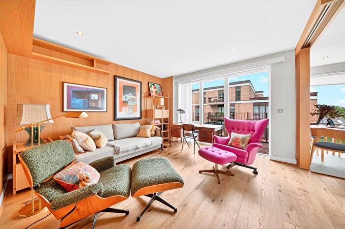 2 Bedroom Apartment For Sale In Lansdowne Drive, Quadra Court, E8