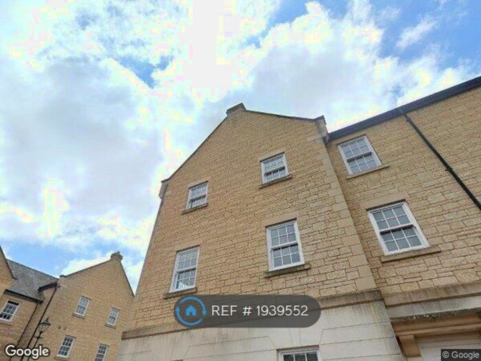 2 Bedroom Flat To Rent In Flowers Yard, Chippenham, SN15