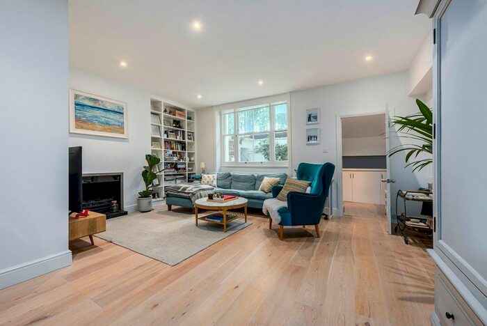 2 Bedroom Flat To Rent In St. Stephens Gardens, London, W2