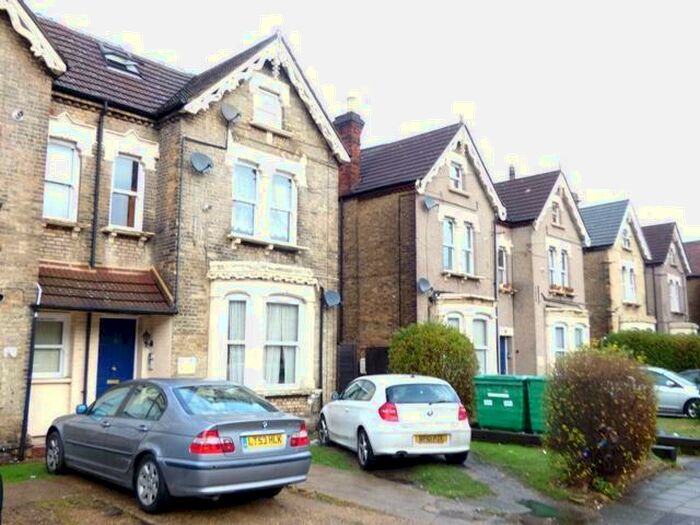 Studio To Rent In Coventry Road, Ilford, Essex, IG1