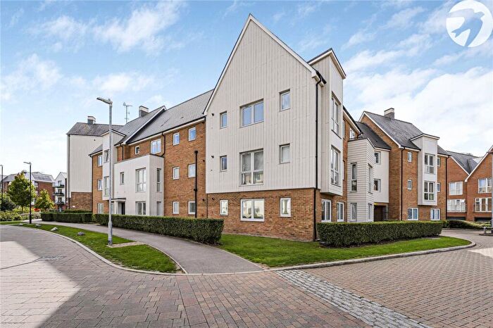 2 Bedroom Flat For Sale In Castleridge Drive, Greenhithe, Kent, DA9