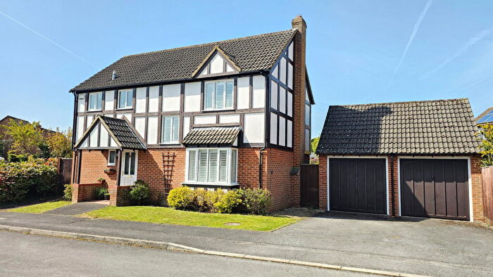 4 Bedroom Detached House For Sale In Hurford Drive, Thatcham, RG19
