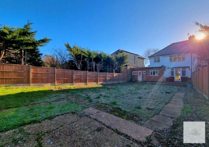 3 Bedroom Semi-Detached House To Rent In Cat Hill, Barnet, EN4