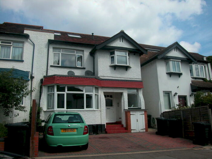 1 Bedroom Apartment To Rent In West Avenue, Hendon, London, NW4