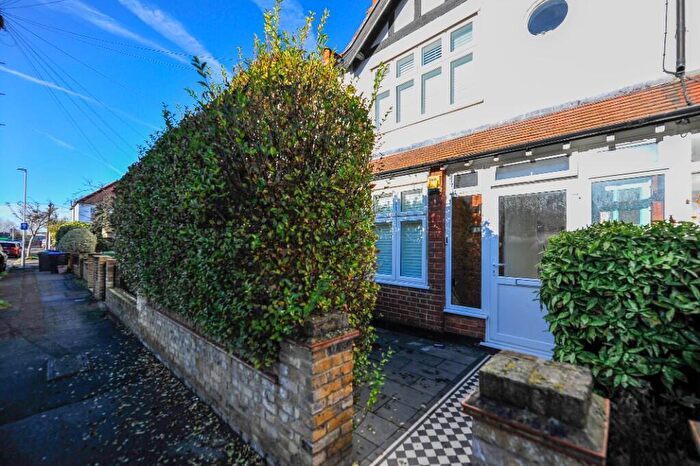 3 Bedroom Terraced House For Sale In Chestnut Grove, New Malden, London, KT3