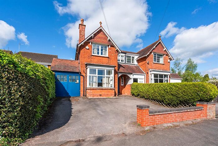 3 Bedroom Semi-Detached House For Sale In Stratford Road, Hockley Heath, B94