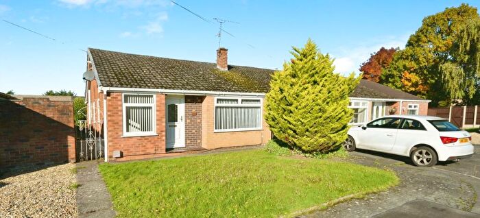 3 Bedroom Flat To Rent In Ffordd Tegid, Borras, LL12