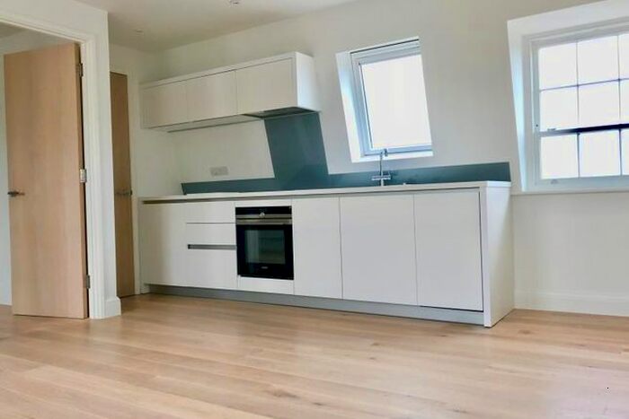1 Bedroom Flat To Rent In St George's Walk, High Street, Esher, Surrey, KT10